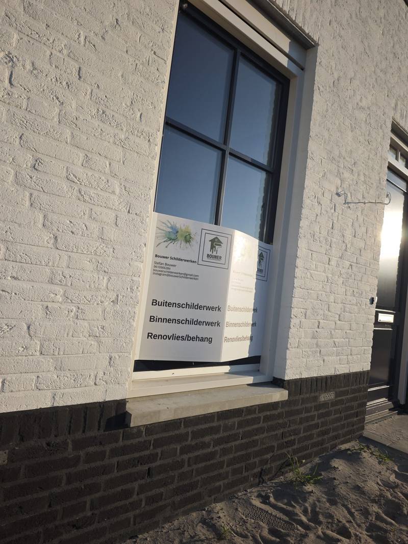 Bordje van Bouwer Schilderwerken bij een project in Almere